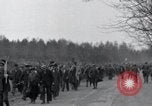 Standbild Nordhausen KZ-Opfern Nordhausen Deutschland, 1945, aus Sekunde 5 historischem Filmmaterial Videoclip 65675029043