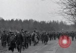 Standbild Nordhausen KZ-Opfern Nordhausen Deutschland, 1945, aus Sekunde 6 historischem Filmmaterial Videoclip 65675029043