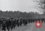 Standbild Nordhausen KZ-Opfern Nordhausen Deutschland, 1945, aus Sekunde 7 historischem Filmmaterial Videoclip 65675029043