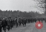 Standbild Nordhausen KZ-Opfern Nordhausen Deutschland, 1945, aus Sekunde 8 historischem Filmmaterial Videoclip 65675029043