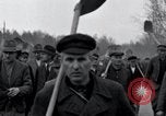 Standbild Nordhausen KZ-Opfern Nordhausen Deutschland, 1945, aus Sekunde 11 historischem Filmmaterial Videoclip 65675029043
