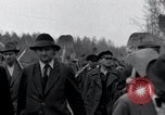 Standbild Nordhausen KZ-Opfern Nordhausen Deutschland, 1945, aus Sekunde 13 historischem Filmmaterial Videoclip 65675029043