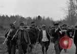 Standbild Nordhausen KZ-Opfern Nordhausen Deutschland, 1945, aus Sekunde 20 historischem Filmmaterial Videoclip 65675029043