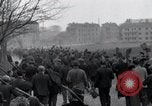 Standbild Nordhausen KZ-Opfern Nordhausen Deutschland, 1945, aus Sekunde 30 historischem Filmmaterial Videoclip 65675029043