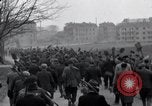 Standbild Nordhausen KZ-Opfern Nordhausen Deutschland, 1945, aus Sekunde 31 historischem Filmmaterial Videoclip 65675029043