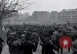 Standbild Nordhausen KZ-Opfern Nordhausen Deutschland, 1945, aus Sekunde 32 historischem Filmmaterial Videoclip 65675029043