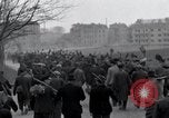 Standbild Nordhausen KZ-Opfern Nordhausen Deutschland, 1945, aus Sekunde 33 historischem Filmmaterial Videoclip 65675029043