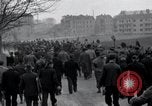 Standbild Nordhausen KZ-Opfern Nordhausen Deutschland, 1945, aus Sekunde 37 historischem Filmmaterial Videoclip 65675029043