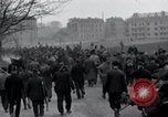 Standbild Nordhausen KZ-Opfern Nordhausen Deutschland, 1945, aus Sekunde 38 historischem Filmmaterial Videoclip 65675029043