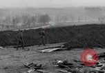 Standbild Nordhausen KZ-Opfern Nordhausen Deutschland, 1945, aus Sekunde 44 historischem Filmmaterial Videoclip 65675029043