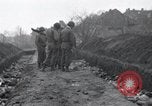 Standbild Nordhausen KZ-Opfern Nordhausen Deutschland, 1945, aus Sekunde 51 historischem Filmmaterial Videoclip 65675029043
