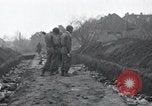 Standbild Nordhausen KZ-Opfern Nordhausen Deutschland, 1945, aus Sekunde 57 historischem Filmmaterial Videoclip 65675029043