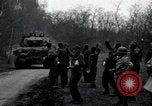 Standbild freigegeben amerikanischen Gefangenen Grasleben Deutschland, 1945, aus Sekunde 4 historischem Filmmaterial Videoclip 65675029044