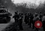 Standbild freigegeben amerikanischen Gefangenen Grasleben Deutschland, 1945, aus Sekunde 6 historischem Filmmaterial Videoclip 65675029044