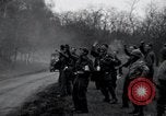 Standbild freigegeben amerikanischen Gefangenen Grasleben Deutschland, 1945, aus Sekunde 8 historischem Filmmaterial Videoclip 65675029044