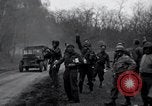 Standbild freigegeben amerikanischen Gefangenen Grasleben Deutschland, 1945, aus Sekunde 10 historischem Filmmaterial Videoclip 65675029044