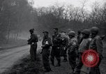 Standbild freigegeben amerikanischen Gefangenen Grasleben Deutschland, 1945, aus Sekunde 13 historischem Filmmaterial Videoclip 65675029044
