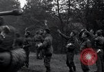Standbild freigegeben amerikanischen Gefangenen Grasleben Deutschland, 1945, aus Sekunde 17 historischem Filmmaterial Videoclip 65675029044