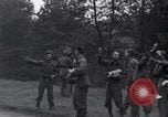 Standbild freigegeben amerikanischen Gefangenen Grasleben Deutschland, 1945, aus Sekunde 19 historischem Filmmaterial Videoclip 65675029044