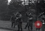 Standbild freigegeben amerikanischen Gefangenen Grasleben Deutschland, 1945, aus Sekunde 20 historischem Filmmaterial Videoclip 65675029044