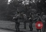 Standbild freigegeben amerikanischen Gefangenen Grasleben Deutschland, 1945, aus Sekunde 21 historischem Filmmaterial Videoclip 65675029044