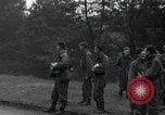 Standbild freigegeben amerikanischen Gefangenen Grasleben Deutschland, 1945, aus Sekunde 26 historischem Filmmaterial Videoclip 65675029044