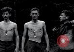 Standbild freigegeben amerikanischen Gefangenen Grasleben Deutschland, 1945, aus Sekunde 27 historischem Filmmaterial Videoclip 65675029044