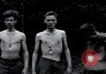 Standbild freigegeben amerikanischen Gefangenen Grasleben Deutschland, 1945, aus Sekunde 28 historischem Filmmaterial Videoclip 65675029044