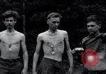 Standbild freigegeben amerikanischen Gefangenen Grasleben Deutschland, 1945, aus Sekunde 35 historischem Filmmaterial Videoclip 65675029044