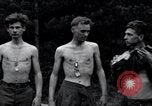 Standbild freigegeben amerikanischen Gefangenen Grasleben Deutschland, 1945, aus Sekunde 36 historischem Filmmaterial Videoclip 65675029044