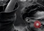 Standbild freigegeben amerikanischen Gefangenen Grasleben Deutschland, 1945, aus Sekunde 52 historischem Filmmaterial Videoclip 65675029044