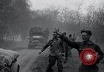 Standbild freigegeben amerikanischen Gefangenen Grasleben Deutschland, 1945, aus Sekunde 57 historischem Filmmaterial Videoclip 65675029044