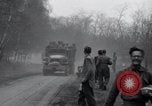 Standbild freigegeben amerikanischen Gefangenen Grasleben Deutschland, 1945, aus Sekunde 58 historischem Filmmaterial Videoclip 65675029044