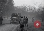Standbild freigegeben amerikanischen Gefangenen Grasleben Deutschland, 1945, aus Sekunde 60 historischem Filmmaterial Videoclip 65675029044