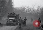 Standbild freigegeben amerikanischen Gefangenen Grasleben Deutschland, 1945, aus Sekunde 62 historischem Filmmaterial Videoclip 65675029044