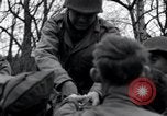Immagine di Rilasciato americani prigionieri Grasleben Germania, 1945, secondo 54 filmato di repertorio 65675029046