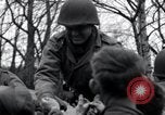 Immagine di Rilasciato americani prigionieri Grasleben Germania, 1945, secondo 60 filmato di repertorio 65675029046