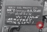 Standbild Exhumierungen von Leichen Arnstadt Deutschland, 1945, aus Sekunde 1 historischem Filmmaterial Videoclip 65675029048