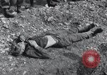 Standbild Exhumierungen von Leichen Arnstadt Deutschland, 1945, aus Sekunde 26 historischem Filmmaterial Videoclip 65675029048