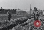 Standbild Exhumierungen von Leichen Arnstadt Deutschland, 1945, aus Sekunde 41 historischem Filmmaterial Videoclip 65675029048