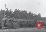 Standbild Exhumierungen von Leichen Arnstadt Deutschland, 1945, aus Sekunde 54 historischem Filmmaterial Videoclip 65675029048