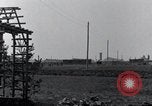 Standbild Exhumierungen von Leichen Arnstadt Deutschland, 1945, aus Sekunde 59 historischem Filmmaterial Videoclip 65675029048