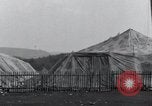 Immagine di Corpi esumato Arnstadt Germania, 1945, secondo 20 filmato di repertorio 65675029049