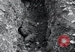 Image fosse Arnstadt Allemagne, 1945, de la seconde 16 séquences d'archives historiques vidéo 65675029051