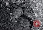 Image fosse Arnstadt Allemagne, 1945, de la seconde 28 séquences d'archives historiques vidéo 65675029051