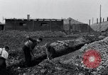 Image fosse Arnstadt Allemagne, 1945, de la seconde 33 séquences d'archives historiques vidéo 65675029051