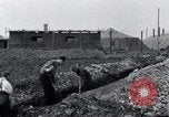 Image fosse Arnstadt Allemagne, 1945, de la seconde 36 séquences d'archives historiques vidéo 65675029051