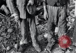 Image camp de concentration victimes Nordhausen Allemagne, 1945, de la seconde 54 séquences d'archives historiques vidéo 65675029052