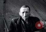 Image prisonniers émaciés Nordhausen Allemagne, 1945, de la seconde 9 séquences d'archives historiques vidéo 65675029053