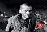 Image prisonniers émaciés Nordhausen Allemagne, 1945, de la seconde 10 séquences d'archives historiques vidéo 65675029053